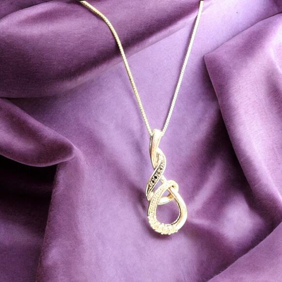 Infinity Swirl 925 Silver Pendant w. Black & White Diamond Chips with 17" chain - Picture 1 of 6